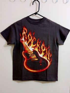 NWOT Gibson SG-style Guitar T-shirt